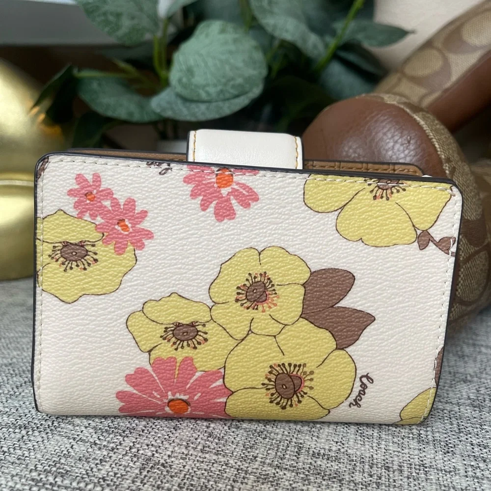 $99 CIACH women’s In Signature Canvas Medium Corner Zip wallet Floral print - Picture 4 of 6